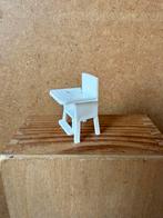 Barton kinderstoel (mist tafel) hxbxd 3.8x2.4x2.4cm -kunstst, Ophalen of Verzenden, Zo goed als nieuw, Poppenhuis