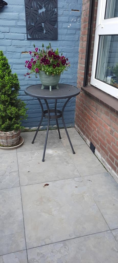 Rond gepoederd coat tafeltje, Ophalen of Verzenden, Beton, Minder dan 5 m², Overige typen