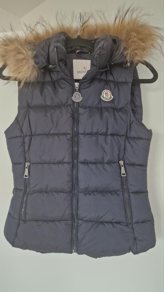 Moncler bodywarmer donkerblauw met bont, maat 36/38, nieuw, Ophalen of Verzenden