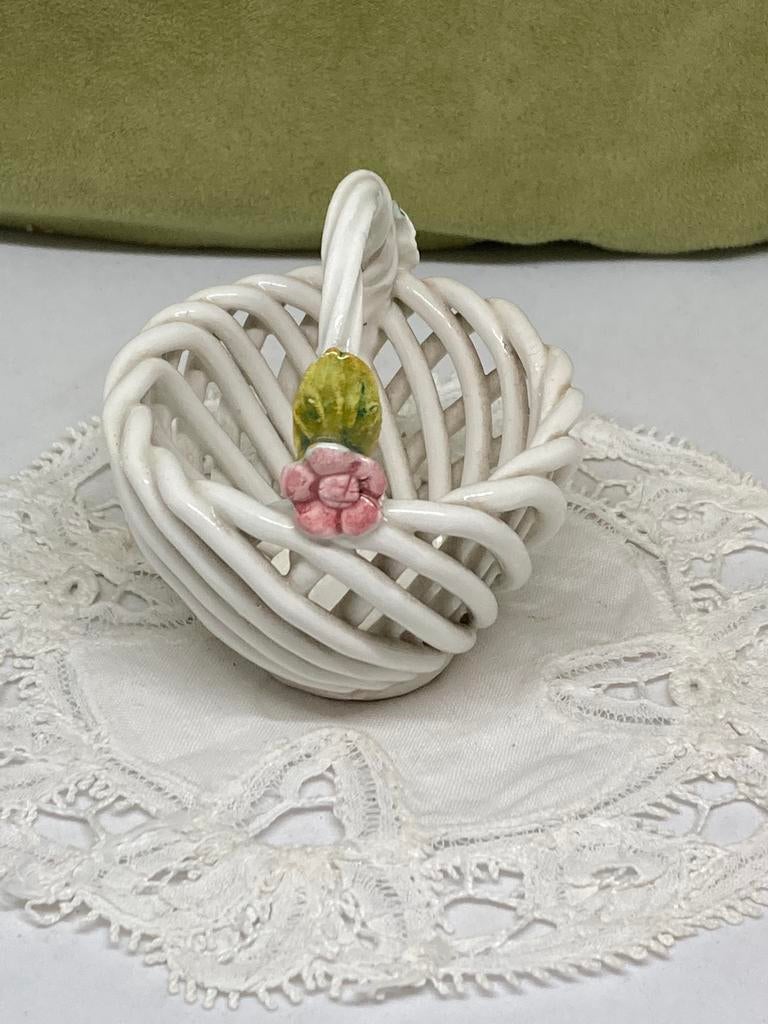 Miniatuur mandje van porselein (191122), Ophalen of Verzenden