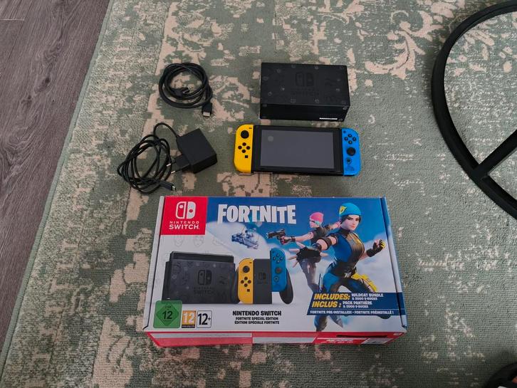 Nintendo Switch Fortnite editie, Spelcomputers en Games, Spelcomputers | Nintendo Game Boy, Zo goed als nieuw, Overige modellen