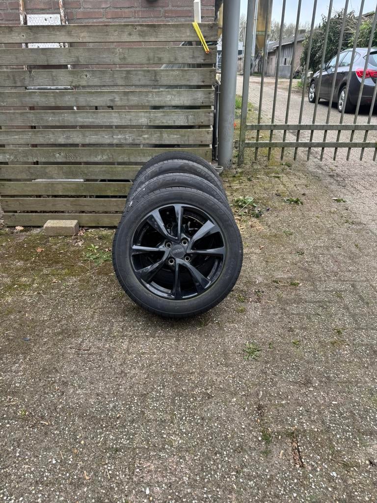 Banden en velg oxxo peugeot 207, Ophalen, Zomerbanden, Banden en Velgen