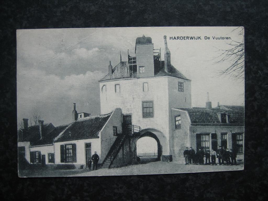 HARDERWIJK Vuurtoren en Vischpoort A 1923, Ophalen of Verzenden, 1920 tot 1940, Gelderland