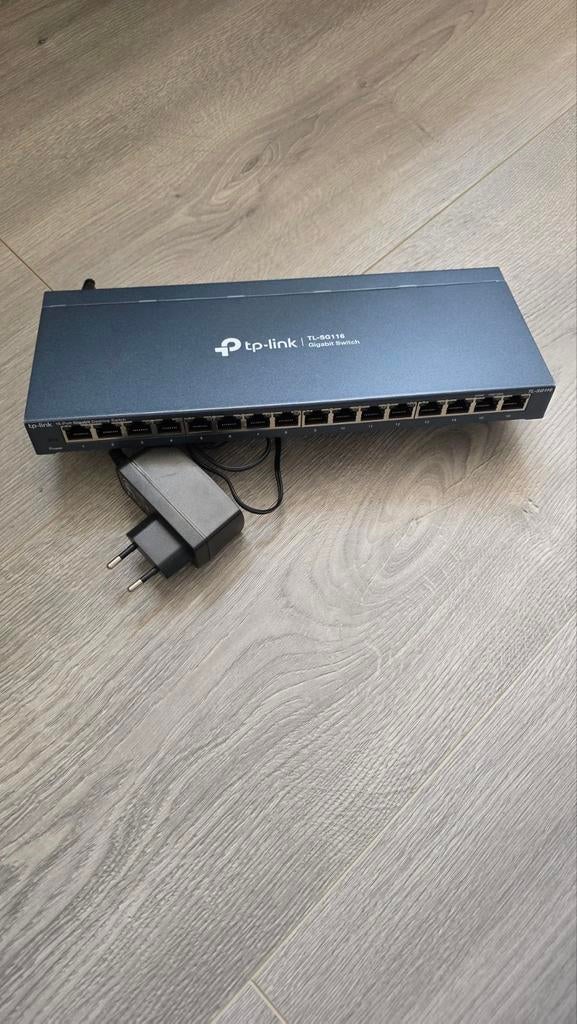 TP-link TL-SG116 16 port gigabit switch, Computers en Software, Netwerk switches, Ophalen of Verzenden, Zo goed als nieuw