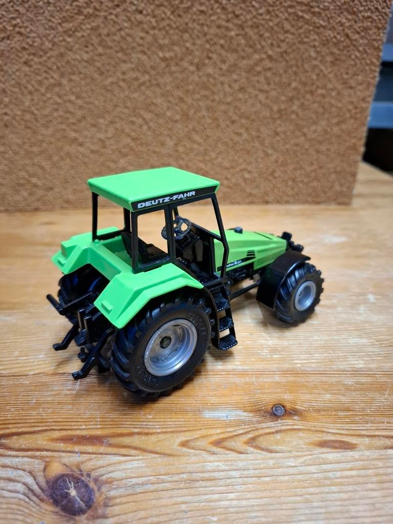 Siku Deutz Fahr agroxtra 6.07, evt met werktuigen, Hobby en Vrije tijd, Modelauto's | 1:32, Ophalen of Verzenden, Gebruikt, Tractor of Landbouw