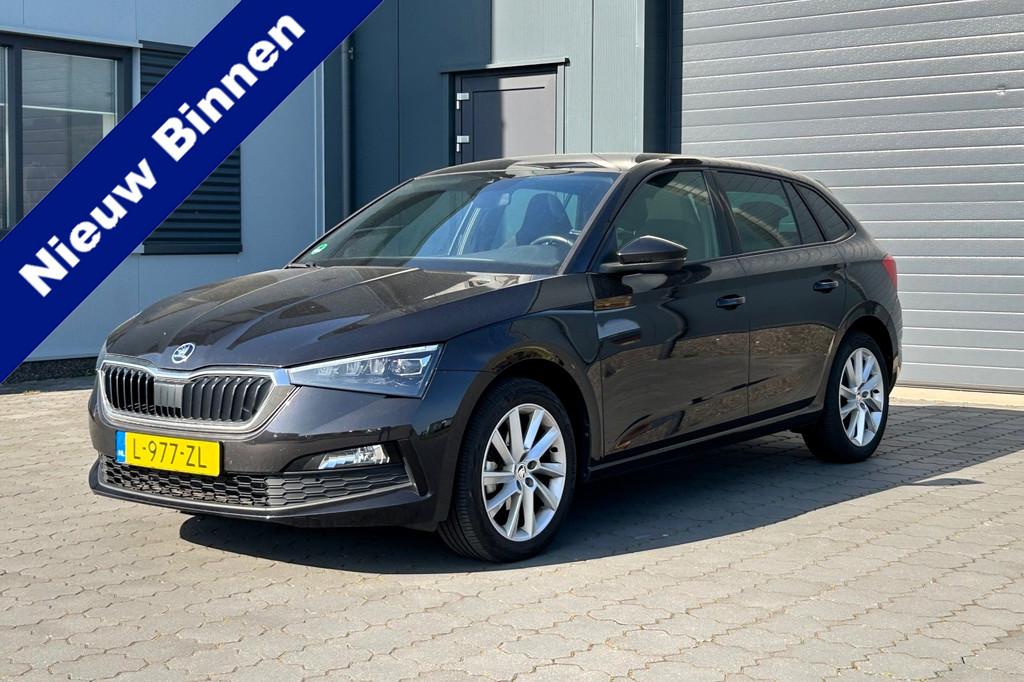 Skoda Scala 1.0 TSI Sport Business PANO LED NAVI 17" VIRTUAL, Auto's, Skoda, Gebruikt, Met garantie (alle), 610 kg, Origineel Nederlands