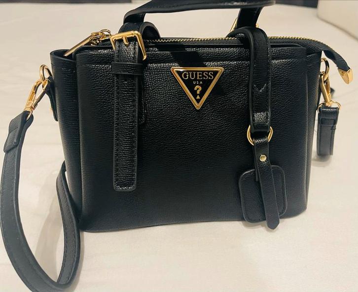 Guess Zwarte Handtas met Gouden Details, Sieraden, Tassen en Uiterlijk, Tassen | Damestassen, Nieuw, Handtas, Zwart, Ophalen of Verzenden
