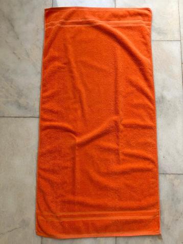 Oranje Handdoek beschikbaar voor biedingen