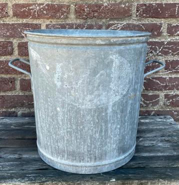 Brocante oud zinken ton beschikbaar voor biedingen