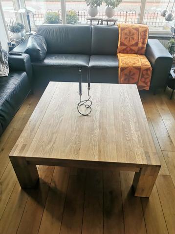 Massief eiken salontafel op blokpoten robust  beschikbaar voor biedingen