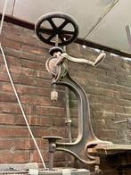 handkolomboormachine antiek vastzetten aan tafel TEAB, Antiek en Kunst, Antiek | Gereedschap en Instrumenten, Ophalen