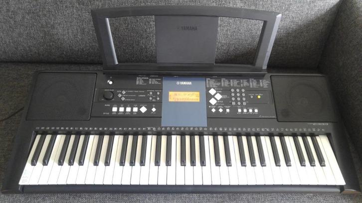 Yamaha PSR-E333, Muziek en Instrumenten, Keyboards, Zo goed als nieuw, 61 toetsen, Yamaha, Aanslaggevoelig, Ophalen of Verzenden