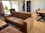 Twee mooie bruine suède banken te koop 3-zitter + 2,5-zitter, Ophalen, Overige materialen, Driepersoons, 75 tot 100 cm