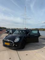 Mini Clubman 1.5 102pk 2019 Zwart benzine met trekhaak, Auto's, Mini, Voorwielaandrijving, 65 €/maand, Stof, USB
