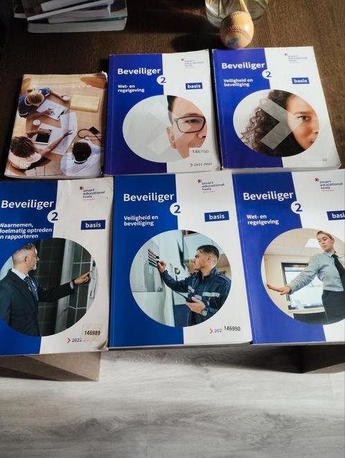 Set studieboeken Beveiliger niveau 2 – Smart Educational Too, Hobby en Vrije tijd, Cursusmateriaal, Gebruikt, Ophalen