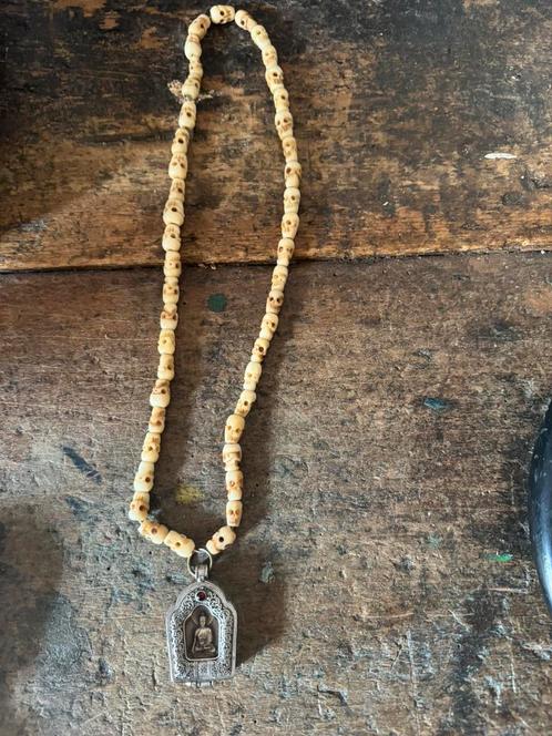 Zilveren  Boeddha gebedsdoos hanger aan benen skull ketting, Antiek en Kunst, Kunst | Niet-Westerse kunst, Ophalen of Verzenden