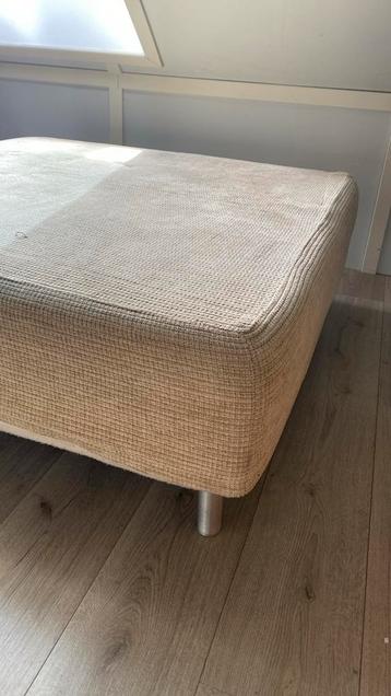Hocker poef beschikbaar voor biedingen