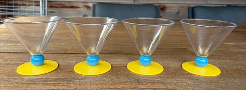 Vier vintage jaren 90 Memphis stijl kunststof ijscoupes, Antiek en Kunst, Curiosa en Brocante, Ophalen of Verzenden