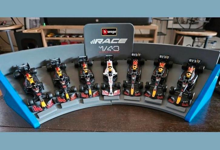 Bburago Red Bull 7 x Max Verstappen auto + display nieuw, Hobby en Vrije tijd, Modelauto's | 1:43, Nieuw, Auto, Overige merken