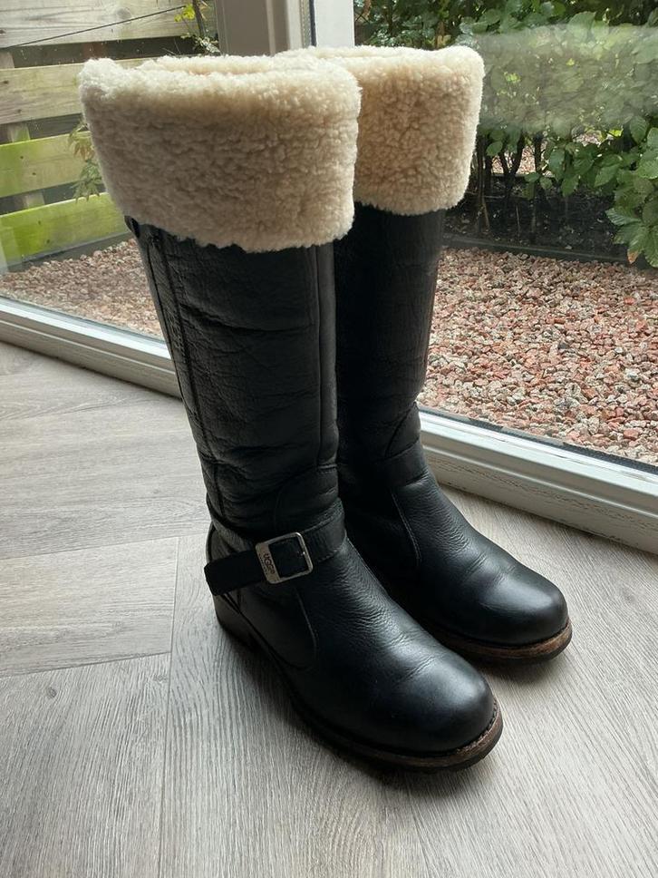 ZGAN. UGG’s Laarzen, Zwart, Gevoerd, Maat 39, Kleding | Dames, Schoenen, Zo goed als nieuw, Hoge laarzen, Zwart, Ophalen of Verzenden