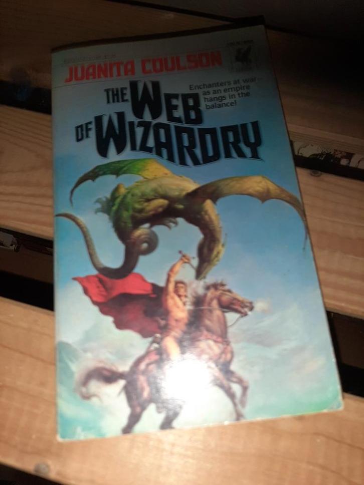 The Web of Wizardry - Juanita Coulson, Boeken, Fantasy, Gelezen, Ophalen of Verzenden