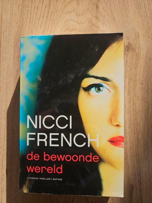 Nicci French - De bewoonde wereld, Boeken, Thrillers, Zo goed als nieuw, Nederland, Ophalen of Verzenden