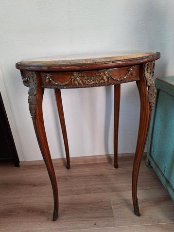 Set Antieke Franse tafels beschikbaar voor biedingen