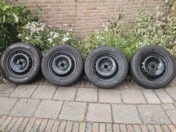 ☑️ 4x100 Fiat Grande Punto velgen met winterbanden 15 inch beschikbaar voor biedingen