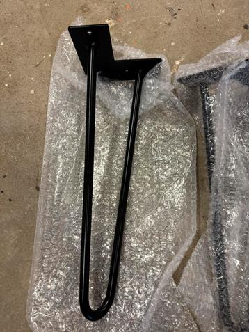 4x tafelpoot zwart +/- 35 cm hoog beschikbaar voor biedingen