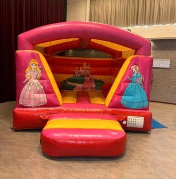 Te koop overdekt Prinsessen springkussen.

Prijs €1000
Evt b beschikbaar voor biedingen