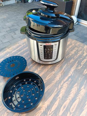 Tefal snelkook pan met meerdere functies  beschikbaar voor biedingen