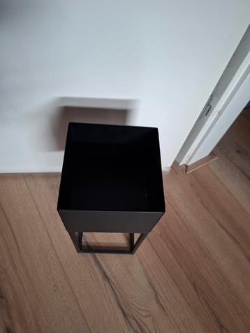 Staande planten zuil/bak zwart  beschikbaar voor biedingen