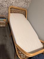Rotan peuterbed met matras - goede staat, Kinderen en Baby's, Ophalen, 70 tot 85 cm, 140 tot 160 cm, Zo goed als nieuw