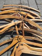 Antieke houten kledinghangers met reklame, Ophalen of Verzenden, Gebruikt, Hout