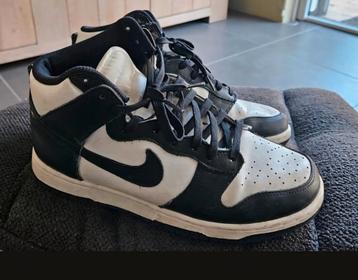 Nike Dunks maar 42 beschikbaar voor biedingen
