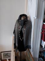Poncho Essentiel Antwerp, Ophalen, Gedragen