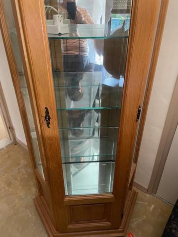 vitrine kast beschikbaar voor biedingen