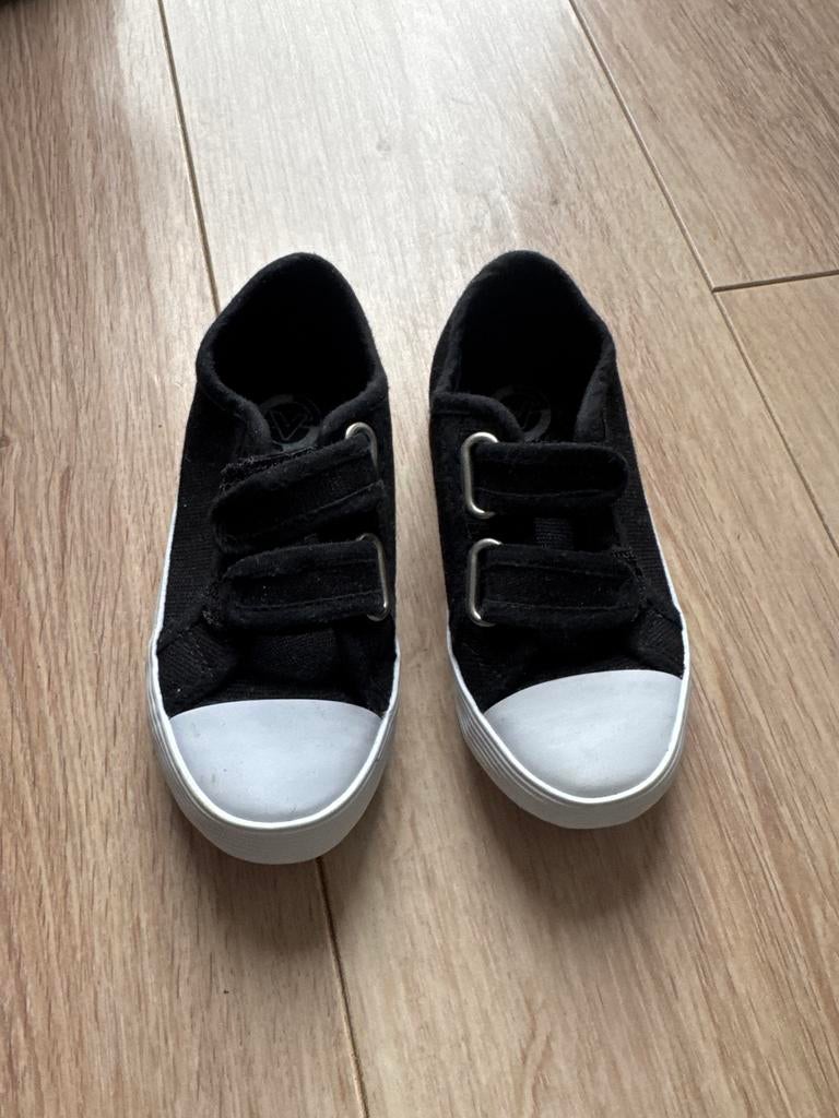 Zwarte Victory kinder gymschoenen met klitteband Maat 26, Jongen of Meisje, Schoenen, Nieuw, Ophalen of Verzenden