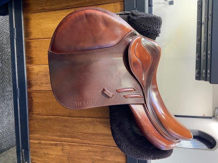 Devoucoux zadel zo goed als nieuw, Dieren en Toebehoren, Paarden en Pony's | Zadels, Zo goed als nieuw, Springen, Ophalen