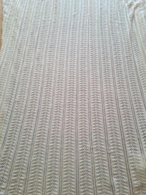 Handgebreide sprei roomkleurig, Antiek en Kunst, Antiek | Kleden en Textiel, Ophalen of Verzenden