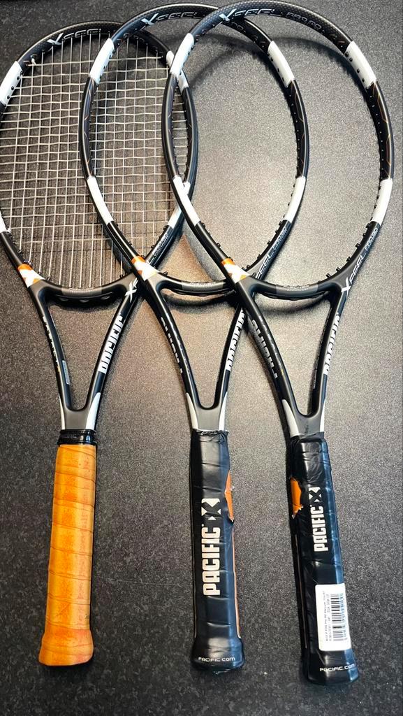 1x Pacific Xfeel pro90 fischer vacuum, Sport en Fitness, Tennis, Zo goed als nieuw, Racket, Overige merken, L4, Ophalen of Verzenden