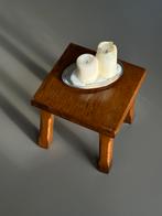 Vintage massief eikenhouten brutalist krukje bijzettafeltje, Huis en Inrichting, Krukjes, Ophalen of Verzenden, Gebruikt, Hout