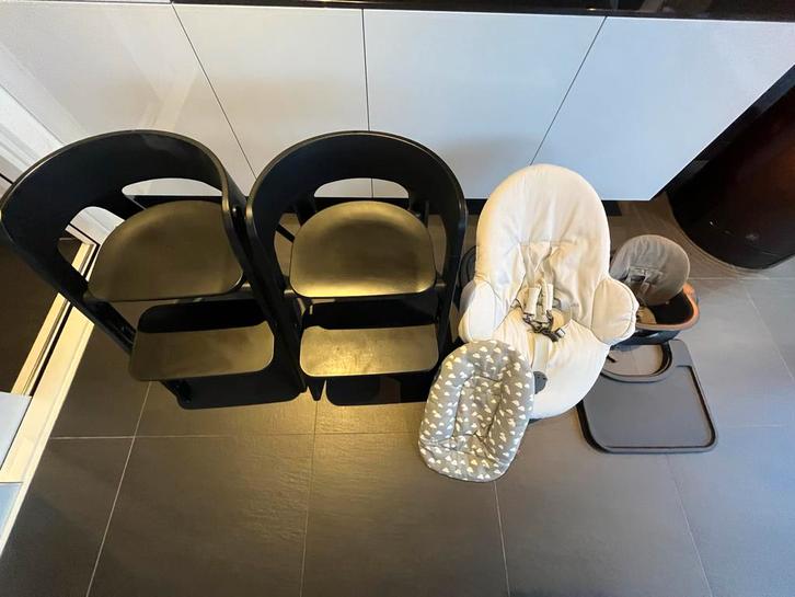 2 Stokke Steps Kinderstoelen, Kinderen en Baby's, Kinderstoelen, Gebruikt, Meegroeistoel, Gordel(s), Ophalen