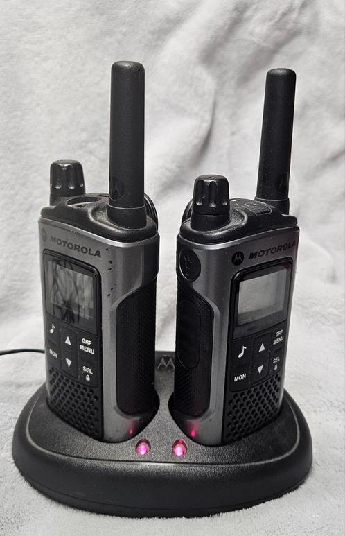 Motorola T80 TLKR  incl laadstation portofoon walkie talkie, Telecommunicatie, Portofoons en Walkie-talkies, Gebruikt, Portofoon of Walkie-talkie