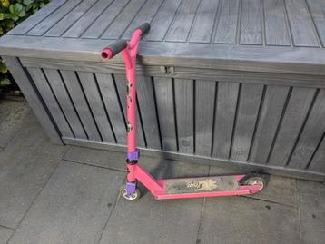 Roze stunt step beschikbaar voor biedingen