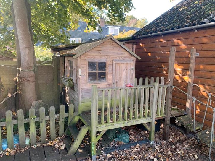 Speelhuisje met Schommel & Glijbaan, Kinderen en Baby's, Speelgoed | Buiten | Speelhuisjes, Gebruikt, Hout, Ophalen