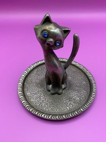 Vintage ringhouder beschikbaar voor biedingen