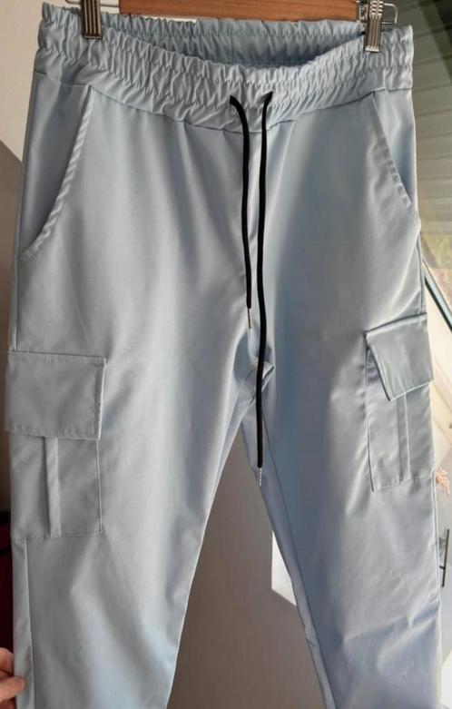 Lichtblauwe cargo broek. Als nieuw en uniek!, Kleding | Heren, Broeken en Pantalons, Zo goed als nieuw, Maat 48/50 (M), Blauw