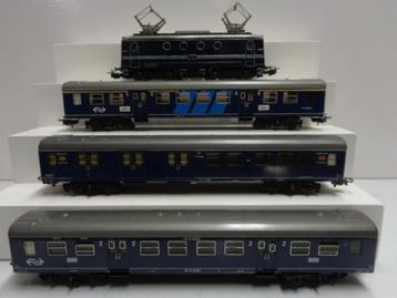 NS set: Marklin 1101 + 3x NS rijtuigen blauw. (H0) beschikbaar voor biedingen