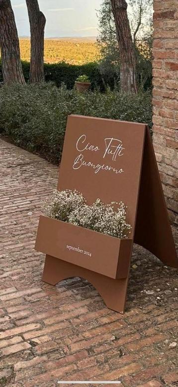 Welkomstbord bruiloft beschikbaar voor biedingen